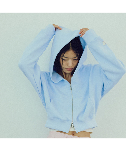RMRN（アルエームアルエヌ）の「R BASIC CROP HOOD ZIP-UP（パーカー・レディース・ホワイト/スカイブルー/パープル/ピンク・FREE）」の3枚目の写真