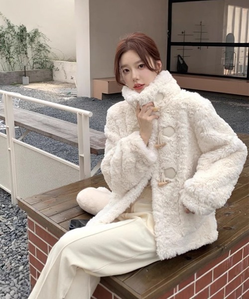 Ritzy（リッツィー）の「もこもこ トグルボタン フェイクファー コート（その他アウター・レディース・ベージュ・M）」の2枚目の写真