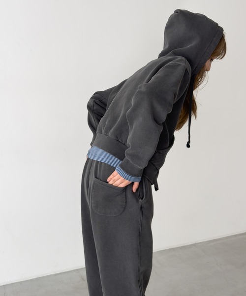 CANAL JEAN（キャナルジーン）の「Lakey Park　ピグメントコンパクトパーカー（パーカー・レディース・アイボリー/チャコールグレー・ONE SIZE）」の11枚目の写真