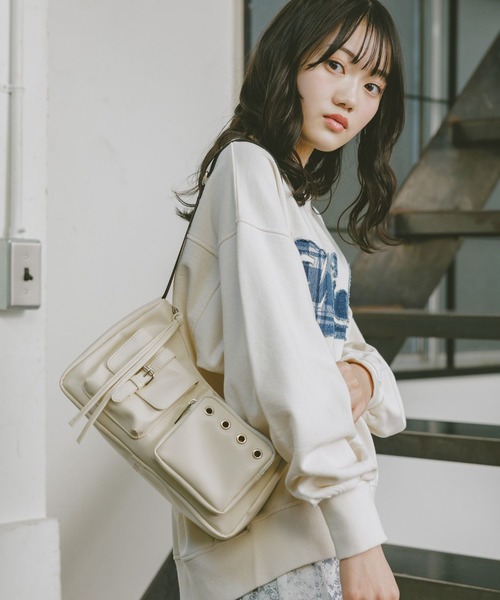 repipi armario（レピピ アルマリオ）の「Wポケットハトメショルダーバッグ（ショルダーバッグ・キッズ・グレー/ナチュラル/ブラック・ONESIZE）」の3枚目の写真