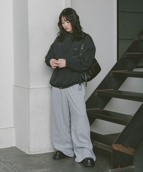 repipi armario（レピピ アルマリオ）の「Wポケットハトメショルダーバッグ（ショルダーバッグ・キッズ・グレー/ナチュラル/ブラック・ONESIZE）」の4枚目の写真