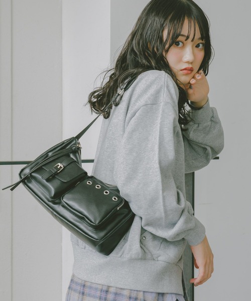 repipi armario（レピピ アルマリオ）の「Wポケットハトメショルダーバッグ（ショルダーバッグ・キッズ・グレー/ナチュラル/ブラック・ONESIZE）」の6枚目の写真