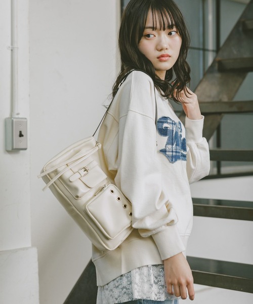 repipi armario（レピピ アルマリオ）の「Wポケットハトメショルダーバッグ（ショルダーバッグ・キッズ・グレー/ナチュラル/ブラック・ONESIZE）」の8枚目の写真