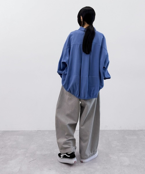 niko and...（ニコアンド）の「[MODE NORM CORE] テロツイルBIGコクーンシャツ（シャツ/ブラウス・レディース・ブルー/オフホワイト/ブラック・FREE）」の13枚目の写真