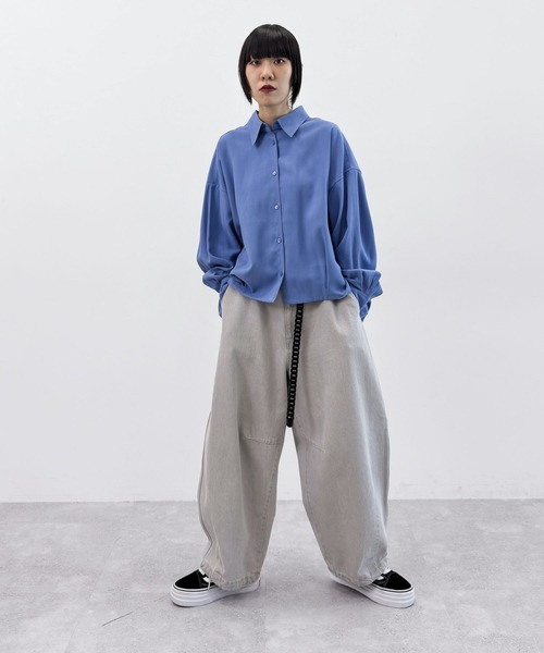 niko and...（ニコアンド）の「[MODE NORM CORE] テロツイルBIGコクーンシャツ（シャツ/ブラウス・レディース・ブルー/オフホワイト/ブラック・FREE）」の14枚目の写真