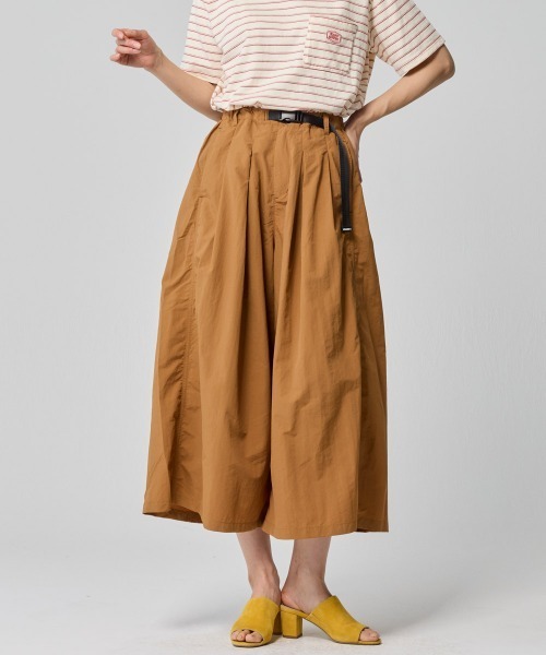 KRIFF MAYER Lady's Collection(クリフメイヤーレディースコレクション)の「撥水 ナイロン クライミング フレアパンツ / アンクル丈 / セットアップ対応 / 美脚 / 涼感(その他パンツ・レディース・ライトブラウン/ライトグレー/ブラック・LARGE/MEDIUM)」の3枚目の写真