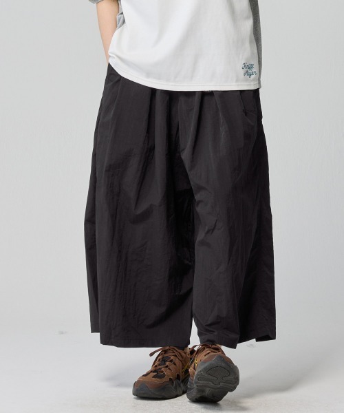 KRIFF MAYER Lady's Collection(クリフメイヤーレディースコレクション)の「撥水 ナイロン クライミング フレアパンツ / アンクル丈 / セットアップ対応 / 美脚 / 涼感(その他パンツ・レディース・ライトブラウン/ライトグレー/ブラック・LARGE/MEDIUM)」の14枚目の写真