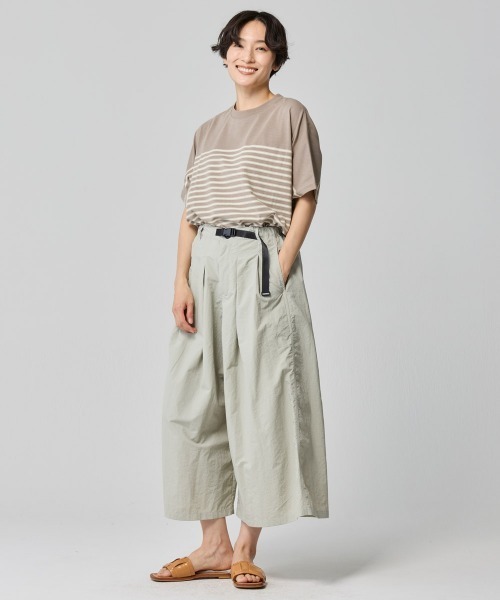 KRIFF MAYER Lady's Collection(クリフメイヤーレディースコレクション)の「撥水 ナイロン クライミング フレアパンツ / アンクル丈 / セットアップ対応 / 美脚 / 涼感(その他パンツ・レディース・ライトブラウン/ライトグレー/ブラック・LARGE/MEDIUM)」の7枚目の写真