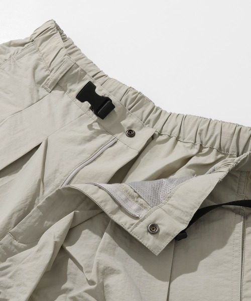 KRIFF MAYER Lady's Collection(クリフメイヤーレディースコレクション)の「撥水 ナイロン クライミング フレアパンツ / アンクル丈 / セットアップ対応 / 美脚 / 涼感(その他パンツ・レディース・ライトブラウン/ライトグレー/ブラック・LARGE/MEDIUM)」の19枚目の写真