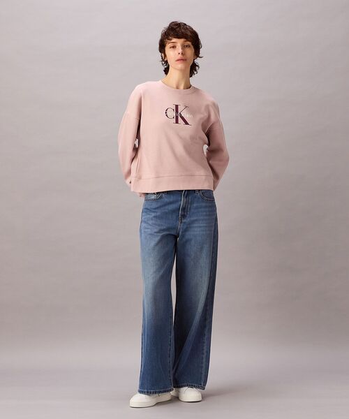 Calvin Klein（カルバン・クライン）の「スウェット - モノグラムロゴリラックスクルーネックスウェットプルオーバー（スウェット・レディース・グレー/ピンク・XS/M/S）」の3枚目の写真