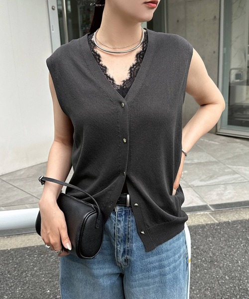 andme(アンドミー)の「UVカット接触冷感シアーニットベスト/カーディガン(カーディガン/ボレロ・レディース・オフホワイト/スミクロ/モカ/ネイビー/ライトグレー・M)」の9枚目の写真