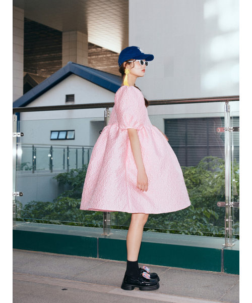 BOMNAL BOUTIQUE(ボムナルブティック)の「デイジーボリュームパフミディドレス(ワンピース・レディース・その他・FREE)」の4枚目の写真