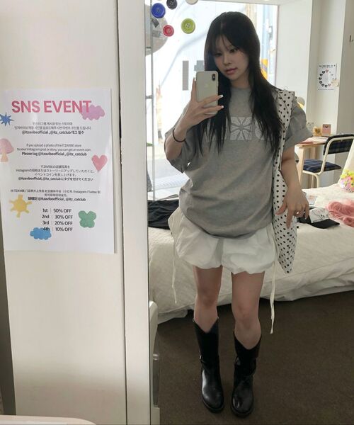 ITZAVIBE（イッザバイブ）の「VOLUME NYLON SKIRT - WHITE（スカート・レディース・その他・ONE SIZE）」の4枚目の写真