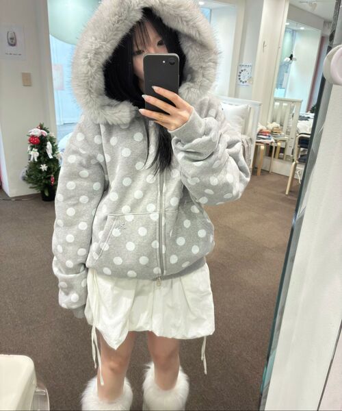 ITZAVIBE（イッザバイブ）の「VOLUME NYLON SKIRT - WHITE（スカート・レディース・その他・ONE SIZE）」の5枚目の写真