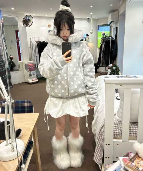 ITZAVIBE（イッザバイブ）の「VOLUME NYLON SKIRT - WHITE（スカート・レディース・その他・ONE SIZE）」の6枚目の写真