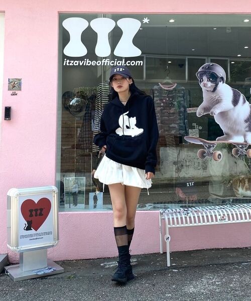 ITZAVIBE（イッザバイブ）の「VOLUME NYLON SKIRT - WHITE（スカート・レディース・その他・ONE SIZE）」の18枚目の写真