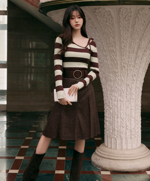 ROLAROLA(ロラロラ)の「SUEDE MERMAID SKIRT DEEP BROWN(スカート・レディース・ダークブラウン・SMALL/MEDIUM)」の1枚目の写真