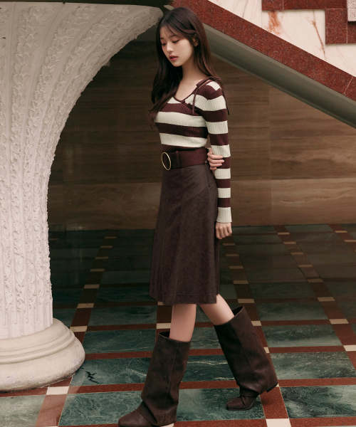 ROLAROLA(ロラロラ)の「SUEDE MERMAID SKIRT DEEP BROWN(スカート・レディース・ダークブラウン・SMALL/MEDIUM)」の2枚目の写真