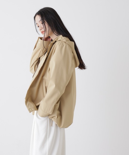 NANO universe（ナノユニバース）の「撥水＆花粉ガード フードブルゾン（ブルゾン・レディース・ベージュ/アイボリー/ブラック・FREE）」の4枚目の写真