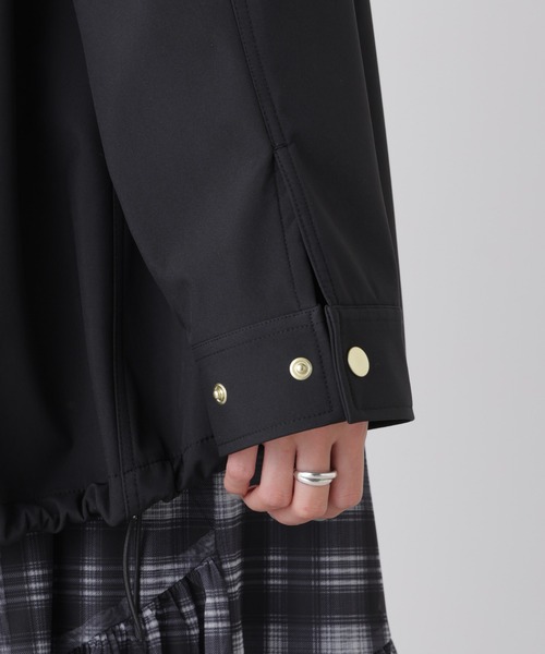 NANO universe（ナノユニバース）の「撥水＆花粉ガード フードブルゾン（ブルゾン・レディース・ベージュ/アイボリー/ブラック・FREE）」の16枚目の写真