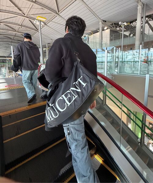 MUCENT（ムセント）の「[ミニバッグプレゼント] カエルシグネチャーロゴジムボストンダッフルバッグ 男女兼用（ボストンバッグ・レディース・ブラック・FREE）」の3枚目の写真