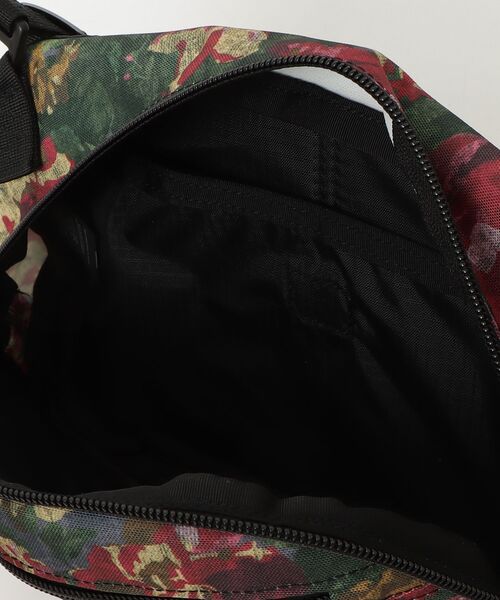 GREGORY（グレゴリー）の「トランスファーショルダーM TRANSFER SHOULDER V2 M ボタニカルタペストリー（ショルダーバッグ・メンズ・レッド系その他・ONE SIZE）」の4枚目の写真