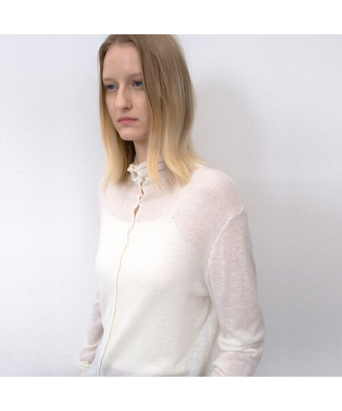 ATELIER NAIN(アトリエナイン)の「SHEER ALPACA HIGHNECK 2WAY CARDIGAN(CD-2246)(カーディガン/ボレロ・レディース・ブラック/アイボリー/ライトピンク・FREE)」の2枚目の写真