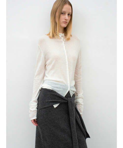 ATELIER NAIN(アトリエナイン)の「SHEER ALPACA HIGHNECK 2WAY CARDIGAN(CD-2246)(カーディガン/ボレロ・レディース・ブラック/アイボリー/ライトピンク・FREE)」の4枚目の写真