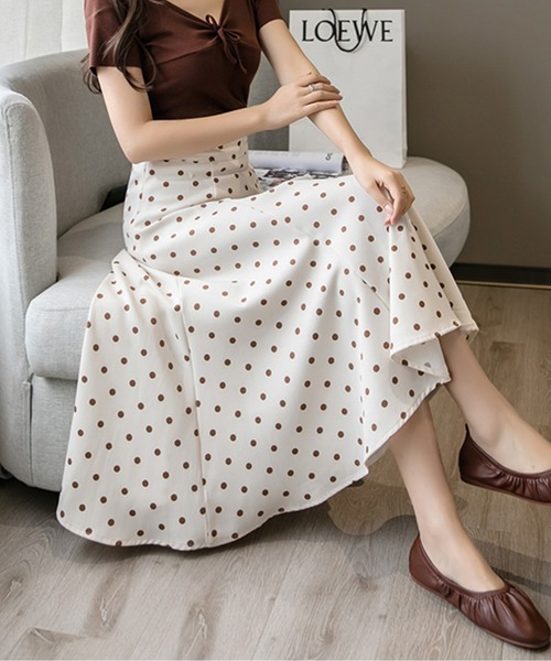 LUCPY(ラクピー)の「ハイウエスト ドットフレアミディスカート(スカート・レディース・ホワイト/ブラック・SMALL/MEDIUM/LARGE/X-LARGE)」の4枚目の写真