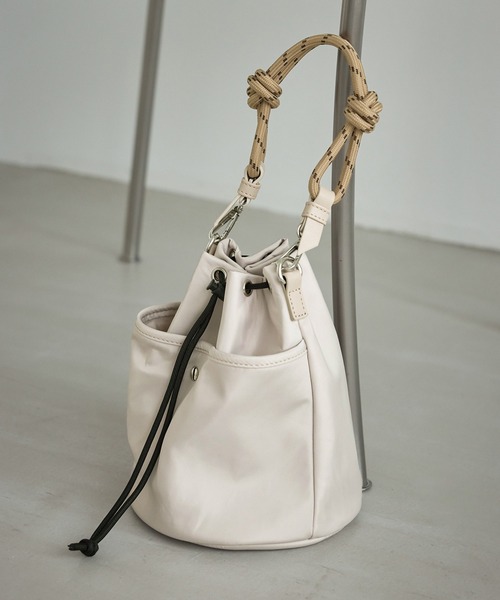 ROPE' PICNIC（ロペピクニック）の「巾着ショルダーバッグ/撥水・3WAY（ショルダーバッグ・レディース・ボルドー/ブラック/ライトグレー・FREE）」の2枚目の写真