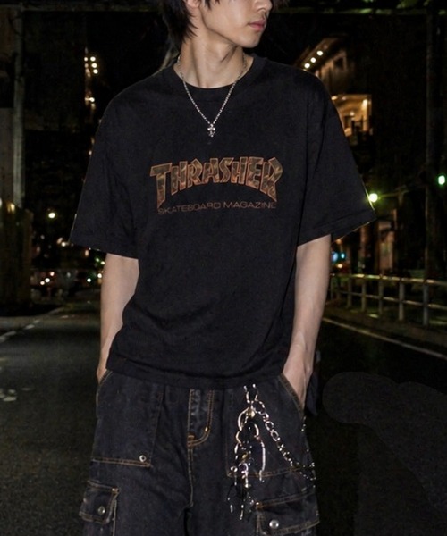 THRASHER(スラッシャー)の「【at】〔THRASHER/スラッシャー〕アソートファー アップリケ半袖Tシャツ ショート丈/カモフラージュ/レオパード(Tシャツ/カットソー・メンズ・ブラック系1/ピンク/ブラック系2/アッシュグレー・FREE/MEDIUM/LARGE)」の2枚目の写真