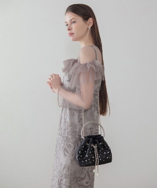 Leja（レジャ）の「【LEJA】ビジューストーンキルティングバケット2WAYハンドバッグ結婚式 お呼ばれピアス 二次会 同窓会 お呼ばれ オケージョン 20代 30代（ハンドバッグ・レディース・シルバー/ブラック・FREE）」の4枚目の写真