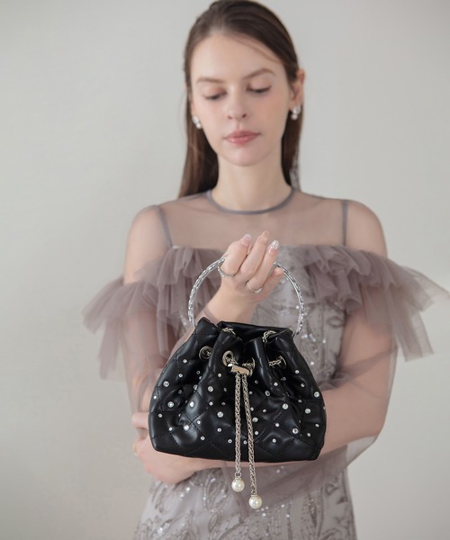 Leja（レジャ）の「【LEJA】ビジューストーンキルティングバケット2WAYハンドバッグ結婚式 お呼ばれピアス 二次会 同窓会 お呼ばれ オケージョン 20代 30代（ハンドバッグ・レディース・シルバー/ブラック・FREE）」の3枚目の写真