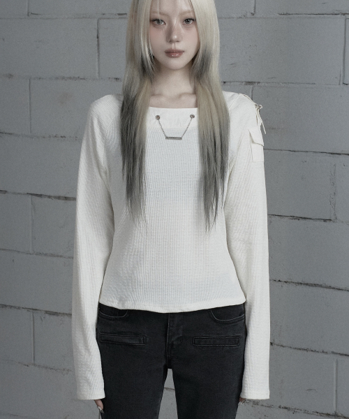 ETRE AU SOMMET(エトレオソメ)の「Chain Bijo Pocket Long Sleeve T-Shirt (Ivory)(Tシャツ/カットソー・レディース・アイボリー・FREE)」の1枚目の写真