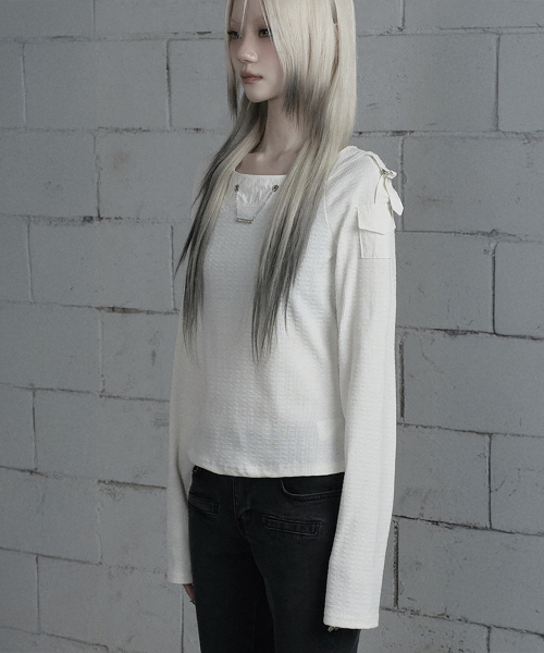 ETRE AU SOMMET(エトレオソメ)の「Chain Bijo Pocket Long Sleeve T-Shirt (Ivory)(Tシャツ/カットソー・レディース・アイボリー・FREE)」の2枚目の写真