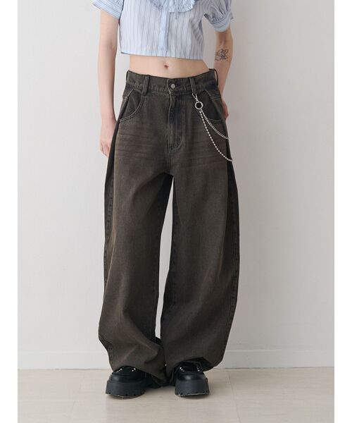 jouetie(ジュエティ)の「ルーズデニムパンツ チェーン付(デニムパンツ・レディース・ブラック/ブルー・SMALL/MEDIUM)」の2枚目の写真