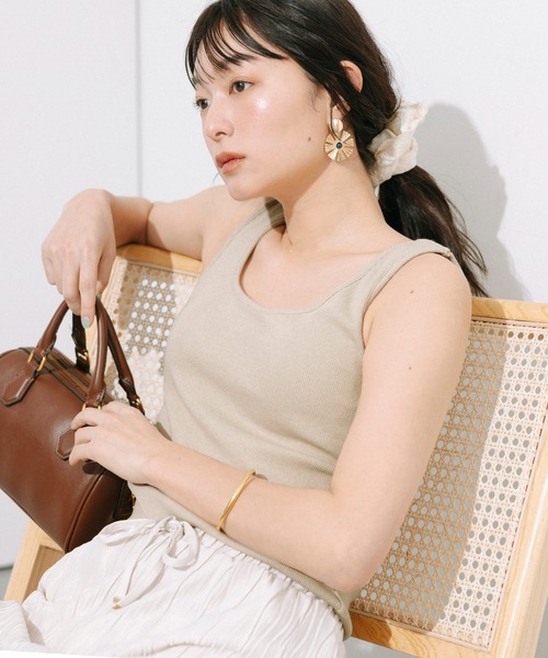 coca(coca)(コカ)の「OUT BRA ベーシックタンクトップ(タンクトップ・レディース・ブラック/カーキ/ライトベージュ/グレー/ホワイト/ブラウン・L/M/S)」の14枚目の写真