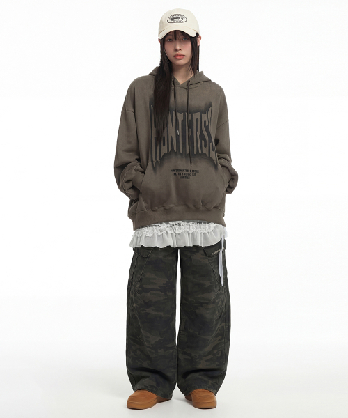 ARTISTWEAR（アーティストウェア）の「[ATW] ディープフォレストカモワイドパンツ（デニムパンツ・レディース・グリーン系カモフラージュ・SMALL/MEDIUM/LARGE/X-LARGE）」の2枚目の写真