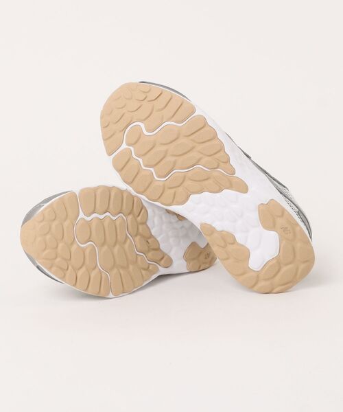 NEW BALANCE(ニューバランス)の「《New Balance》WARIS(スニーカー・レディース・シルバー/ホワイト・23.0cm/24.0cm/23.5cm/25.0cm/24.5cm/22.5cm)」の4枚目の写真