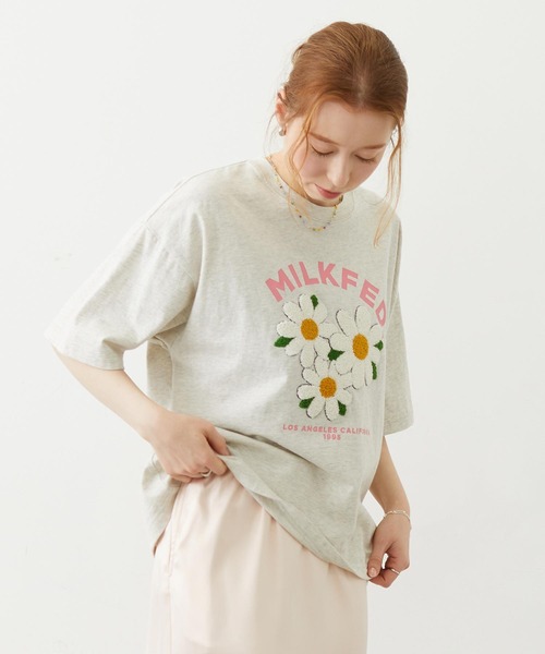 MILKFED.(ミルクフェド)の「FLOWER SAGARA EMBROIDERY WIDE S/S TEE(Tシャツ/カットソー・レディース・ブラック/ライトブルー/オートミール/チャコールグレー・M/L)」の4枚目の写真