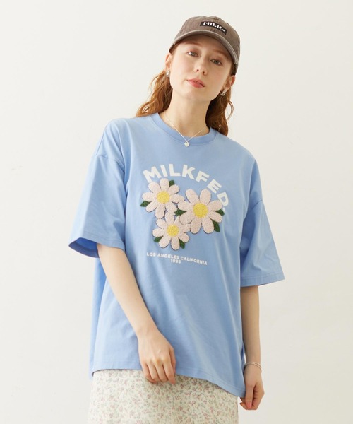 MILKFED.(ミルクフェド)の「FLOWER SAGARA EMBROIDERY WIDE S/S TEE(Tシャツ/カットソー・レディース・ブラック/ライトブルー/オートミール/チャコールグレー・M/L)」の1枚目の写真