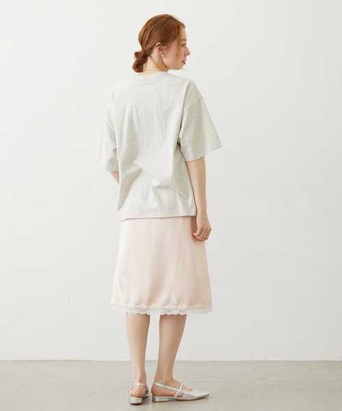 MILKFED.(ミルクフェド)の「FLOWER SAGARA EMBROIDERY WIDE S/S TEE(Tシャツ/カットソー・レディース・ブラック/ライトブルー/オートミール/チャコールグレー・M/L)」の11枚目の写真