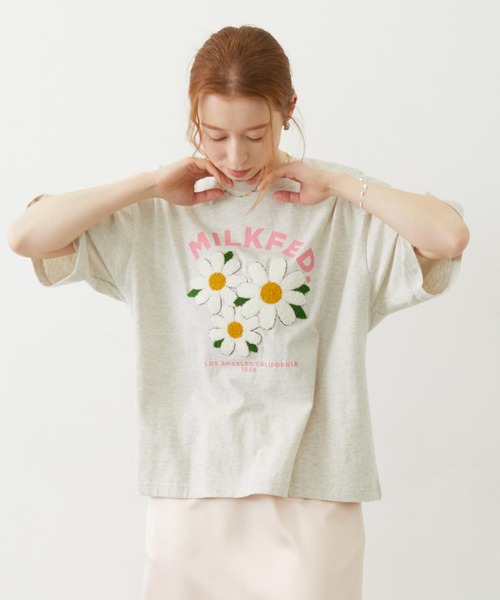 MILKFED.(ミルクフェド)の「FLOWER SAGARA EMBROIDERY WIDE S/S TEE(Tシャツ/カットソー・レディース・ブラック/ライトブルー/オートミール/チャコールグレー・M/L)」の6枚目の写真