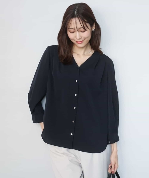 MK MICHEL KLEIN（エムケーミッシェルクラン）の「Vネックサテンブラウス/洗える（シャツ/ブラウス・レディース・アイボリー/ミント/ネイビー・38）」の3枚目の写真