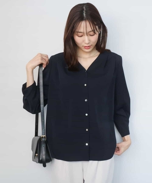 MK MICHEL KLEIN（エムケーミッシェルクラン）の「Vネックサテンブラウス/洗える（シャツ/ブラウス・レディース・アイボリー/ミント/ネイビー・38）」の4枚目の写真