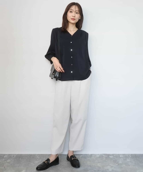 MK MICHEL KLEIN（エムケーミッシェルクラン）の「Vネックサテンブラウス/洗える（シャツ/ブラウス・レディース・アイボリー/ミント/ネイビー・38）」の5枚目の写真