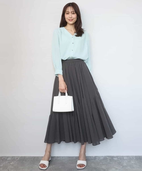 MK MICHEL KLEIN（エムケーミッシェルクラン）の「[洗える]Vネックサテンブラウス（シャツ/ブラウス・レディース・アイボリー/ミント/ネイビー・38）」の19枚目の写真