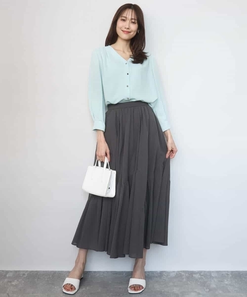 MK MICHEL KLEIN（エムケーミッシェルクラン）の「Vネックサテンブラウス/洗える（シャツ/ブラウス・レディース・アイボリー/ミント/ネイビー・38）」の14枚目の写真