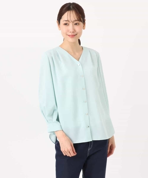 MK MICHEL KLEIN（エムケーミッシェルクラン）の「Vネックサテンブラウス/洗える（シャツ/ブラウス・レディース・アイボリー/ミント/ネイビー・38）」の16枚目の写真