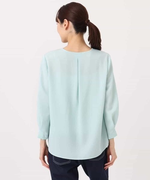 MK MICHEL KLEIN（エムケーミッシェルクラン）の「Vネックサテンブラウス/洗える（シャツ/ブラウス・レディース・アイボリー/ミント/ネイビー・38）」の18枚目の写真